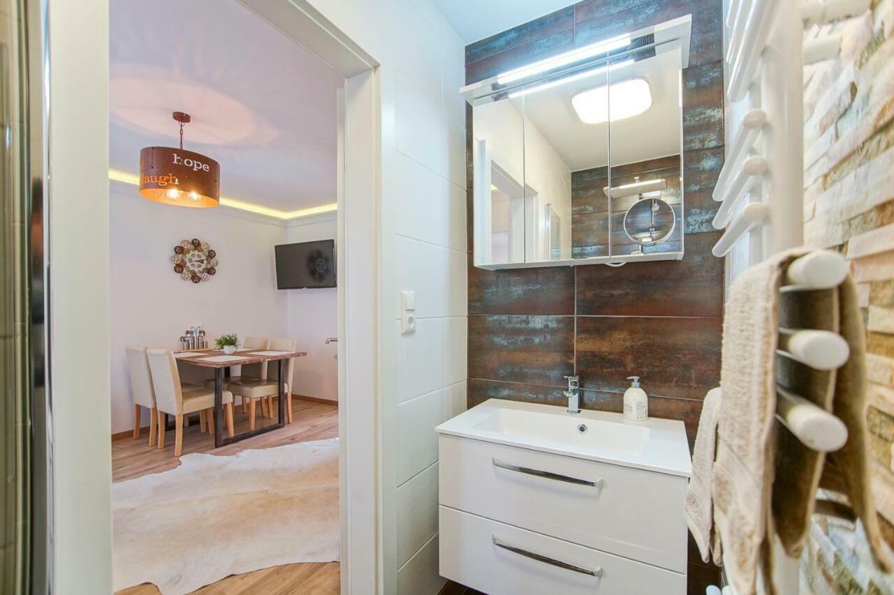 Auszeit Leoben 1 Mit Terasse Und Gratis Parkplatz Apartamento Exterior foto